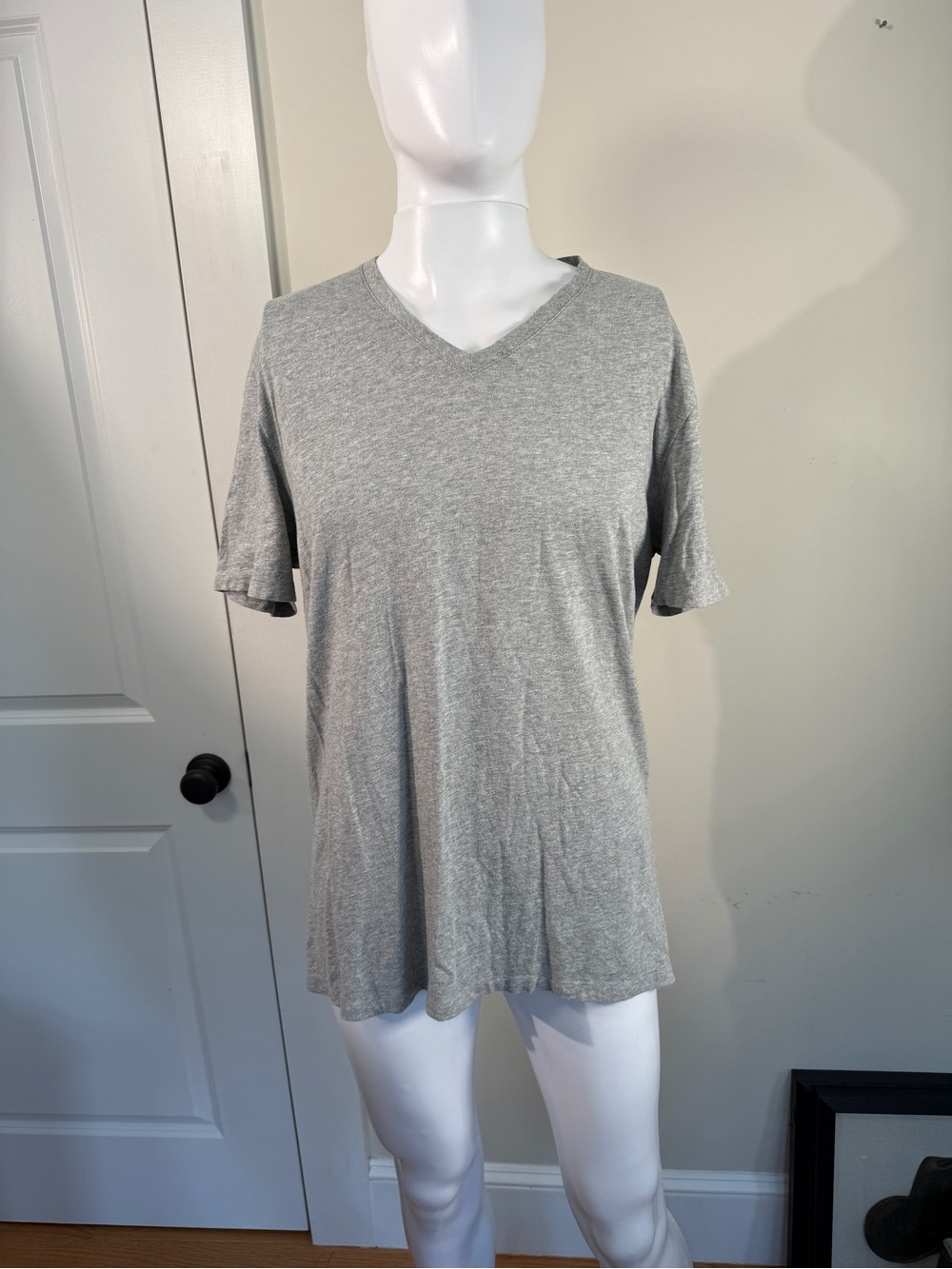 Everlane Uniform Gray Heather V-Neck T-Shirt Men’s Large 100% Cotton Short Sleev